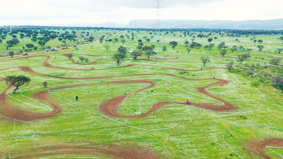 Circuito del Campeonato de España de Enduro en Valdecaballeros visto desde el dron